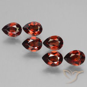 Shop natural 5.07ct Rouge moyen Grenat pyrope gems, En forme de poire, from Mozambique at GemSelect. In stock, global shipping!