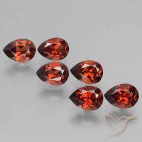 Shop natural 5.55ct Rouge vif Grenat pyrope gems, En forme de poire, from Mozambique at GemSelect. In stock, global shipping!
