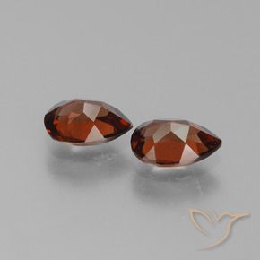Shop natural 1.73ct Rouge vif Grenat pyrope gems, En forme de poire, from Mozambique at GemSelect. In stock, global shipping!