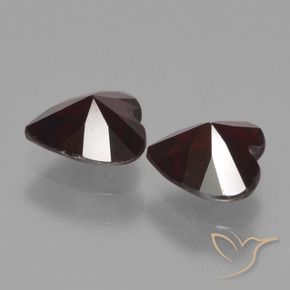 Shop natural 1.49ct Rouge foncé Grenat pyrope gems, Cœur, from Mozambique at GemSelect. In stock, global shipping!