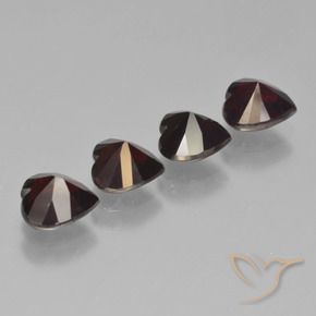 Shop natural 3.82ct Rouge foncé Grenat pyrope gems, Cœur, from Mozambique at GemSelect. In stock, global shipping!
