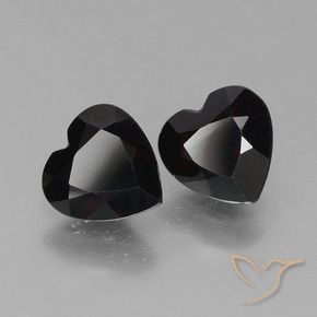 Shop natural 1.73ct Rouge foncé Grenat pyrope gems, Cœur, from Mozambique at GemSelect. In stock, global shipping!