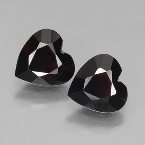 Achetez naturel 1.50ct Rouge noirâtre Grenat pyrope gems, Forme de coeur, En provenance Mozambique chez GemSelect. En stock, livraison internationale!