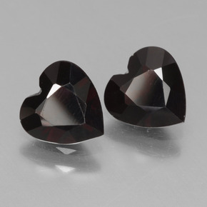 Achetez naturel 1.50ct Rouge noirâtre Grenat pyrope gems, Forme de coeur, En provenance Mozambique chez GemSelect. En stock, livraison internationale!