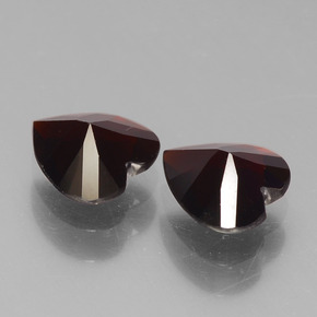 Achetez naturel 1.50ct Rouge noirâtre Grenat pyrope gems, Forme de coeur, En provenance Mozambique chez GemSelect. En stock, livraison internationale!