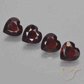 Shop natural 3.17ct Rouge foncé Grenat pyrope gems, Cœur, from Mozambique at GemSelect. In stock, global shipping!