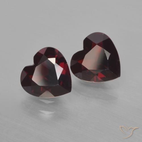 Shop natural 1.45ct Rouge noirâtre Grenat pyrope gems, Cœur, from Mozambique at GemSelect. In stock, global shipping!