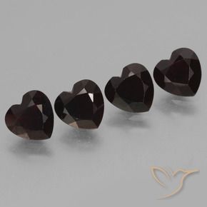 Shop natural 3.85ct Rouge foncé Grenat pyrope gems, Cœur, from Mozambique at GemSelect. In stock, global shipping!