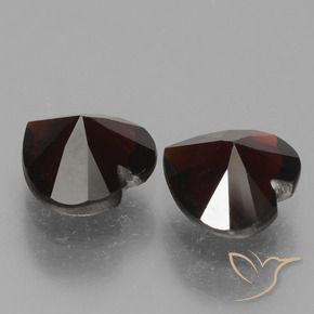 Shop natural 1.78ct Rouge noirâtre Grenat pyrope gems, Cœur, from Mozambique at GemSelect. In stock, global shipping!
