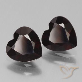 Shop natural 1.66ct Rouge noirâtre Grenat pyrope gems, Cœur, from Mozambique at GemSelect. In stock, global shipping!