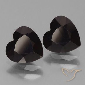 Shop natural 1.81ct Rouge noirâtre Grenat pyrope gems, Cœur, from Mozambique at GemSelect. In stock, global shipping!