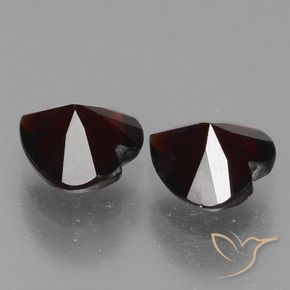 Shop natural 1.64ct Rouge noirâtre Grenat pyrope gems, Cœur, from Mozambique at GemSelect. In stock, global shipping!