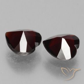 Shop natural 1.62ct Rouge foncé Grenat pyrope gems, Cœur, from Mozambique at GemSelect. In stock, global shipping!