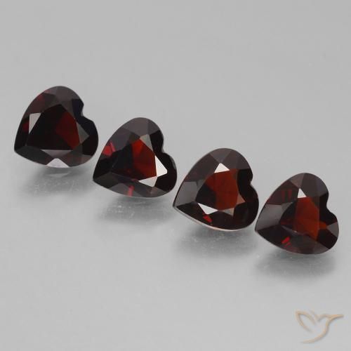 Shop natural 2.93ct Rouge foncé Grenat pyrope gems, Cœur, from Mozambique at GemSelect. In stock, global shipping!