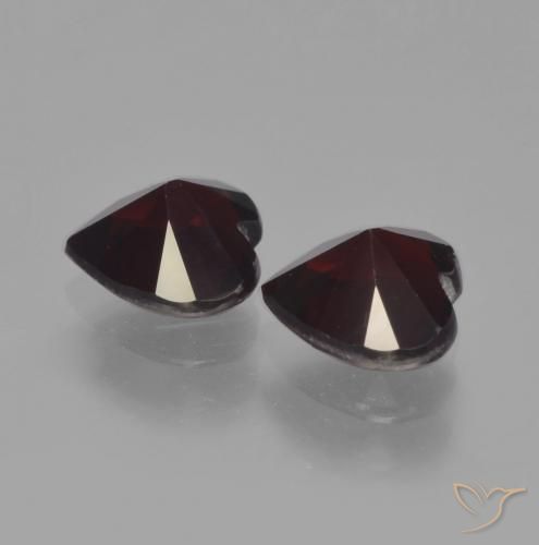 Shop natural 1.88ct Rouge noirâtre Grenat pyrope gems, Cœur, from Mozambique at GemSelect. In stock, global shipping!
