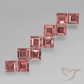 Shop natural 4.23ct Rouge écarlate léger Grenat pyrope gems, Carré, from Mozambique at GemSelect. In stock, global shipping!