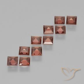Shop natural 3.16ct Rouge baie Grenat pyrope gems, Carré, from Mozambique at GemSelect. In stock, global shipping!