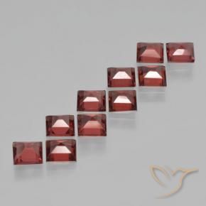 Shop natural 4.07ct Rouge foncé Grenat pyrope gems, Carré, from Mozambique at GemSelect. In stock, global shipping!