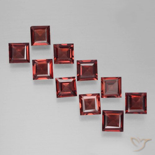 3.79ctw Naturel Rouge foncé Grenat pyrope, Carré, VS
