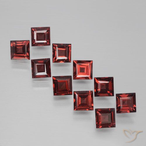 3.98ctw Naturel Rouge foncé Grenat pyrope, Carré, VS