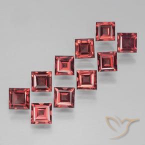 Shop natural 4.50ct Rouge foncé Grenat pyrope gems, Carré, from Mozambique at GemSelect. In stock, global shipping!