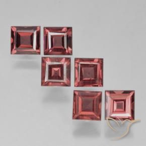 Shop natural 2.75ct Ton rouge écarlate Grenat pyrope gems, Carré, from Mozambique at GemSelect. In stock, global shipping!