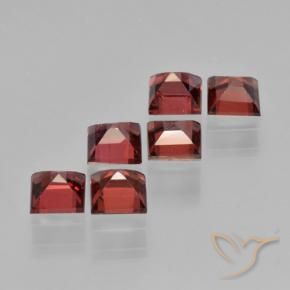 Shop natural 2.43ct Rouge écarlate profond Grenat pyrope gems, Carré, from Mozambique at GemSelect. In stock, global shipping!