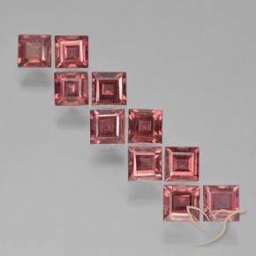 Shop natural 4.13ct Vin rouge profond Grenat pyrope gems, Carré, from Mozambique at GemSelect. In stock, global shipping!