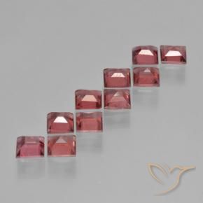 Shop natural 4.13ct Vin rouge profond Grenat pyrope gems, Carré, from Mozambique at GemSelect. In stock, global shipping!