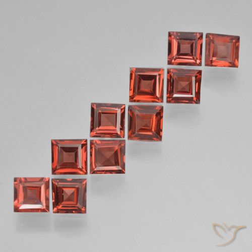 3.92ctw Naturel Rouge vif Grenat pyrope, Carré, VS