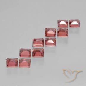 Shop natural 3.77ct Rouge léger Grenat pyrope gems, Carré, from Mozambique at GemSelect. In stock, global shipping!
