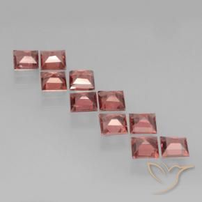 Shop natural 3.52ct Rouge moyen Grenat pyrope gems, Carré, from Mozambique at GemSelect. In stock, global shipping!