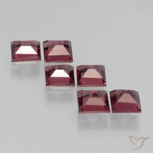 Shop natural 2.57ct Rouge framboises Grenat pyrope gems, Carré, from Mozambique at GemSelect. In stock, global shipping!