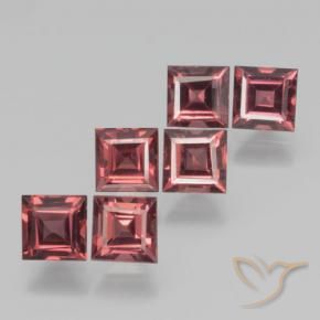 Shop natural 2.92ct Rouge moyen Grenat pyrope gems, Carré, from Mozambique at GemSelect. In stock, global shipping!