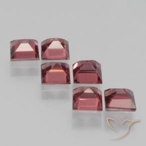 Shop natural 2.92ct Rouge moyen Grenat pyrope gems, Carré, from Mozambique at GemSelect. In stock, global shipping!