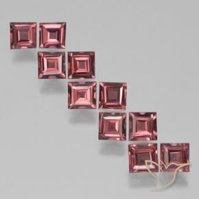 Shop natural 4.18ct Rouge framboises Grenat pyrope gems, Carré, from Mozambique at GemSelect. In stock, global shipping!
