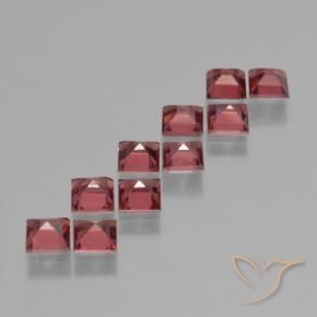 Shop natural 4.03ct Rouge écarlate Grenat pyrope gems, Carré, from Mozambique at GemSelect. In stock, global shipping!