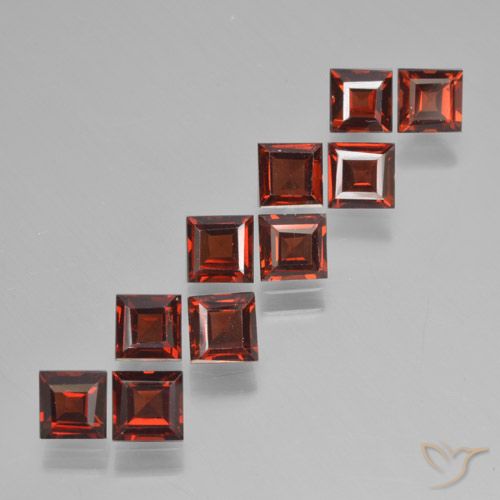 4.23ctw Naturel Rouge moyen Grenat pyrope, Carré, VS