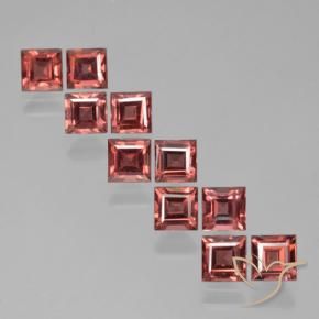 Shop natural 4.52ct Rouge moyen Grenat pyrope gems, Carré, from Mozambique at GemSelect. In stock, global shipping!