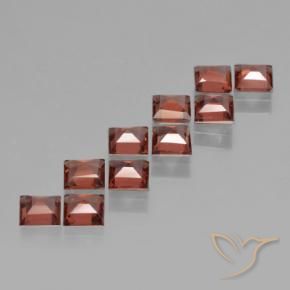 Shop natural 3.76ct Rouge cramoisi profond Grenat pyrope gems, Carré, from Mozambique at GemSelect. In stock, global shipping!
