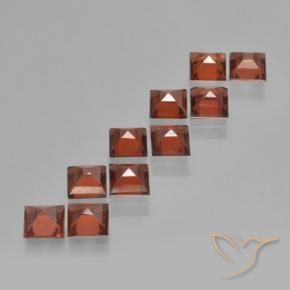 Shop natural 4.26ct Rouge moyen Grenat pyrope gems, Carré, from Mozambique at GemSelect. In stock, global shipping!