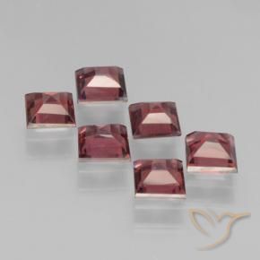 Shop natural 2.34ct Rouge foncé Grenat pyrope gems, Carré, from Mozambique at GemSelect. In stock, global shipping!
