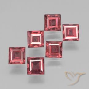 Shop natural 2.48ct Rouge moyen Grenat pyrope gems, Carré, from Mozambique at GemSelect. In stock, global shipping!