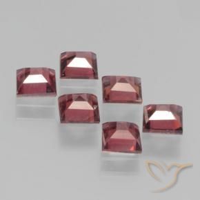 Shop natural 2.55ct Rouge moyen Grenat pyrope gems, Carré, from Mozambique at GemSelect. In stock, global shipping!