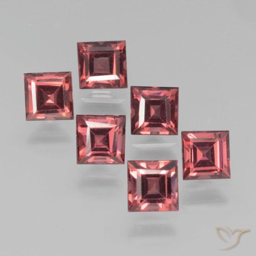2.74ctw Naturel Rouge moyen Grenat pyrope, Carré, VS