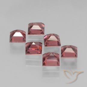 Shop natural 2.74ct Rouge moyen Grenat pyrope gems, Carré, from Mozambique at GemSelect. In stock, global shipping!