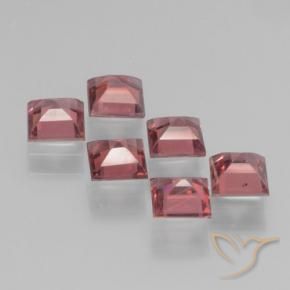 Shop natural 2.51ct Rouge moyen-foncé Grenat pyrope gems, Carré, from Mozambique at GemSelect. In stock, global shipping!