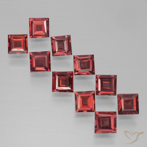 3.98ctw Naturel Rouge foncé Grenat pyrope, Carré, VS