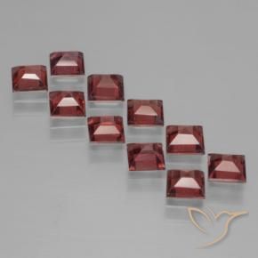 Shop natural 4.11ct Rouge moyen Grenat pyrope gems, Carré, from Mozambique at GemSelect. In stock, global shipping!
