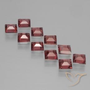 Shop natural 3.76ct Rouge écarlate profond Grenat pyrope gems, Carré, from Mozambique at GemSelect. In stock, global shipping!